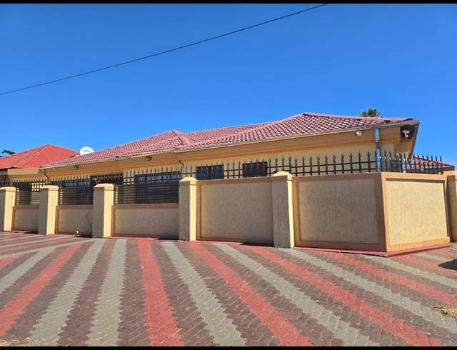 3 BEDROOM HOUSE FOR SALE IN SILUMA VIEW